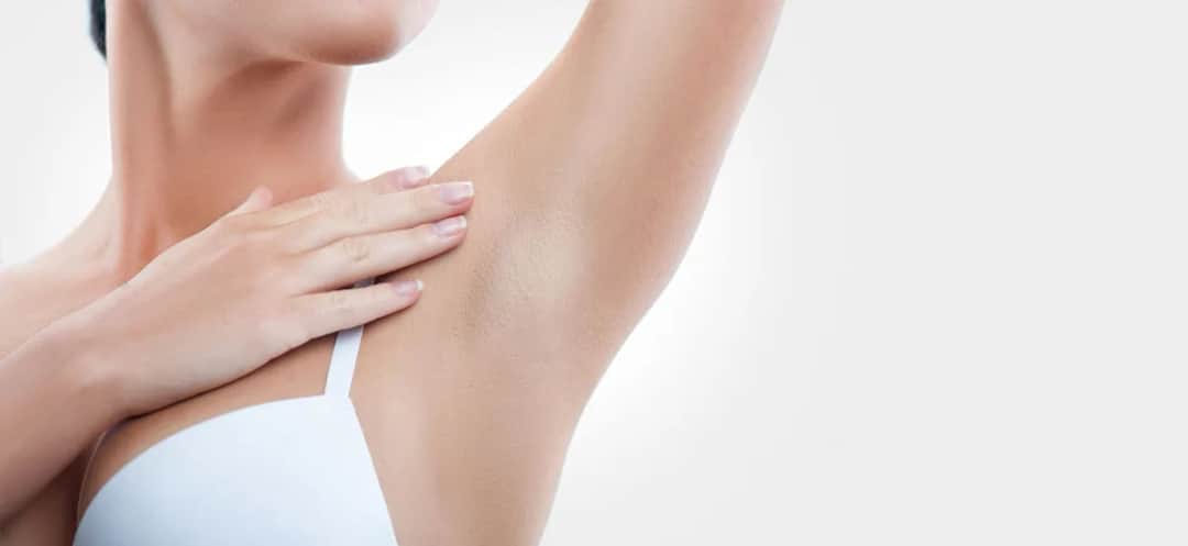 Golenie pach: Sekrety gładkiej skóry bez krostek i zacięć