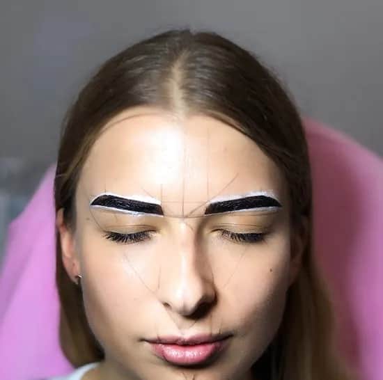 Henna pudrowa: Jak długo trwa? Maksymalizuj jej trwałość do 6 tyg!